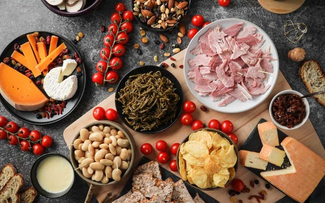 Une belle planche apéro dinatoire fromage charcuterie de Picardie