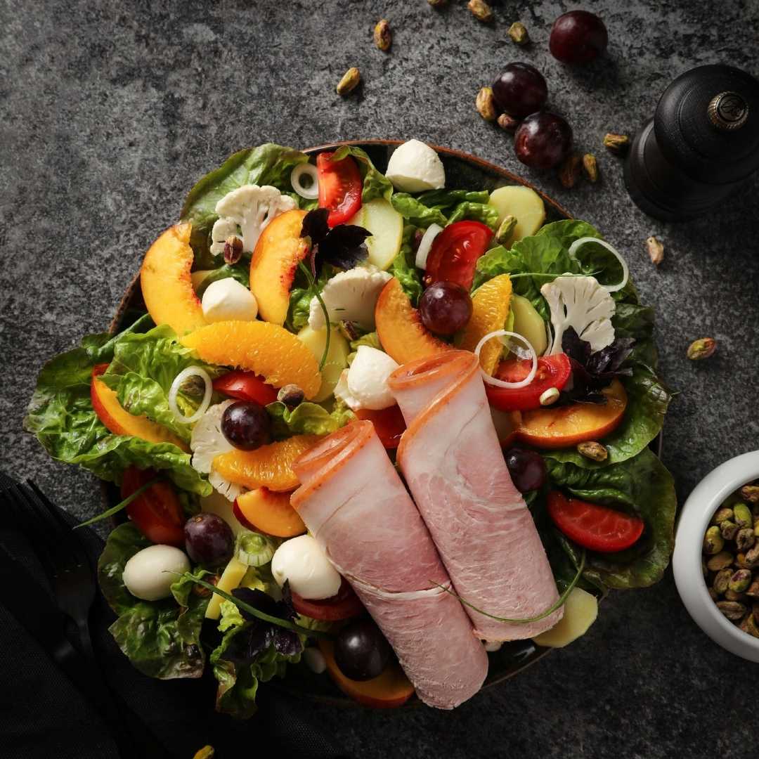 Salade d&amp;#39;été originale et simple avec du jambon à l&amp;#39;anciennne